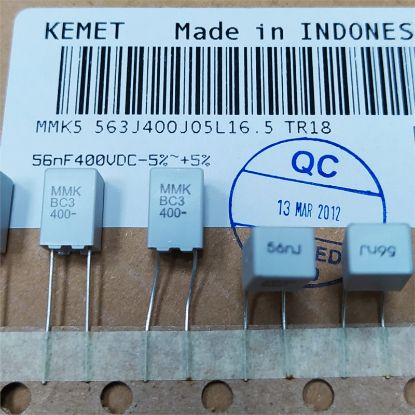 MMK5563J400J05L16.5TR18 56NF 400V 5 0.05 KEMET POLYESTER KONDANSATÖR resmi