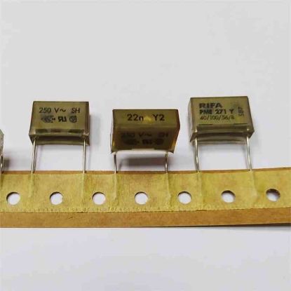 PME271Y522MR19T0 22NF 250VAC 15mm KEMET POLYESTER KONDANSATÖR resmi