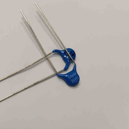 56PM 2KVD 56PF 2000V 5mm DAMLA TİPİ POLYESTER KONDANSATÖR resmi