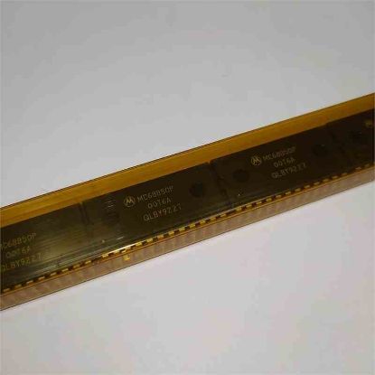 MC68B50P ENTEGRELER resmi