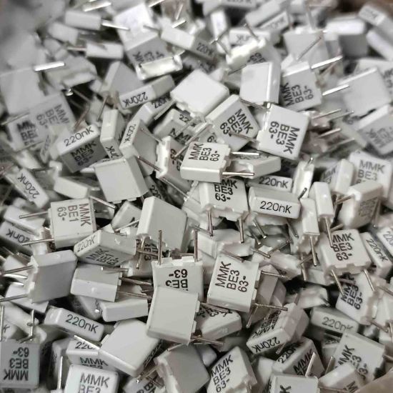MMK5 224K63J01L4 BULK 220NF 63V 5 0.1 KEMET POLYESTER KONDANSATÖR resmi