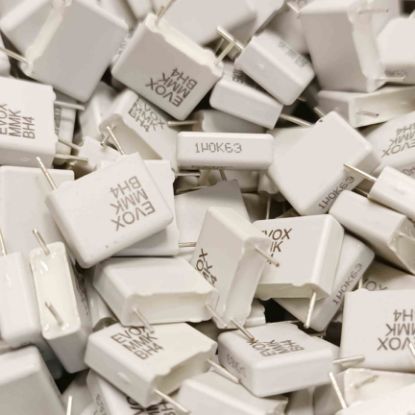 MMK10 105K63A02L4 BULK 1MF 63V 10mm 0.1 KEMET POLYESTER KONDANSATÖR resmi