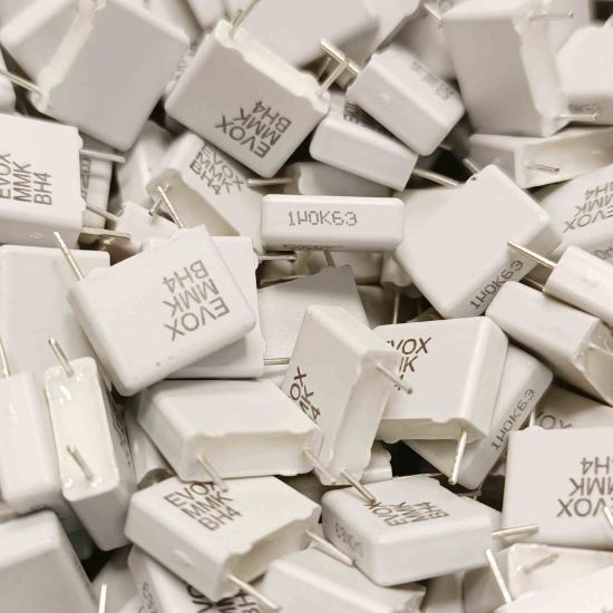 MMK10 105K63A02L4 BULK 1MF 63V 10mm 0.1 KEMET POLYESTER KONDANSATÖR resmi