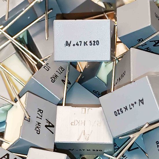 R71VI34704020K 470NF 520V 15mm 0.1 KEMET POLYESTER KONDANSATÖR resmi