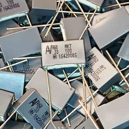 MMK7.5 334J100K03L4 BULK 330NF 100V 7.5mm %5 KEMET POLYESTER KONDANSATÖR resmi