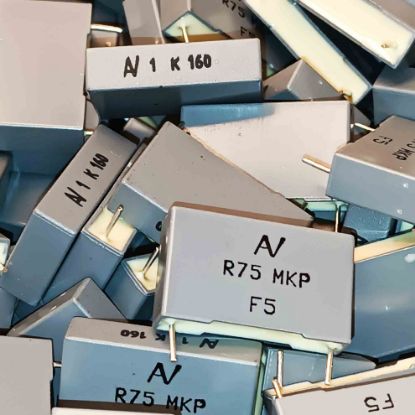 R75GN4100AA00K 1MF 160V 22.5 0.1 KEMET POLYESTER KONDANSATÖR resmi