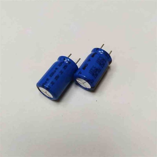 220MF 35V  10x15 BC ELKO KONDANSATÖR resmi