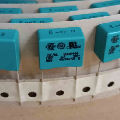 F861BP474M310L 470NF 310VAC 15 0.2 KEMET POLYESTER KONDANSATÖR resmi