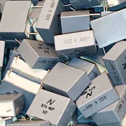 R74NI2220AA00K 22NF 400VAC 15 0.1 KEMET POLYESTER KONDANSATÖR resmi