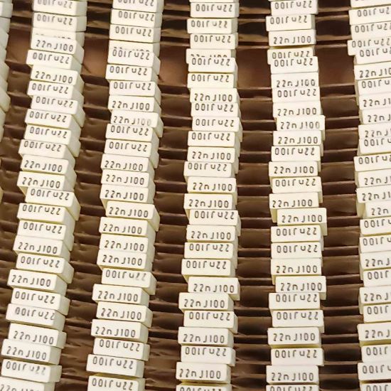 R82EC2220DQ50J 22NF 100V 5 0.05 KEMET POLYESTER KONDANSATÖR resmi