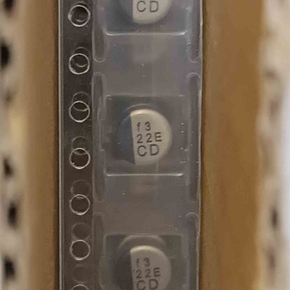 UCD1E220MCL 22MF 25V 5.3x5.3 SMD KONDANSATÖR resmi