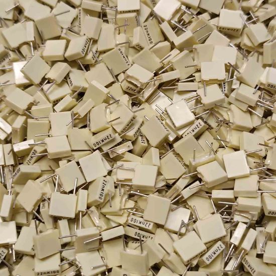 R82EC2220AA50K 22NF 100V 5 0.1 KEMET POLYESTER KONDANSATÖR resmi