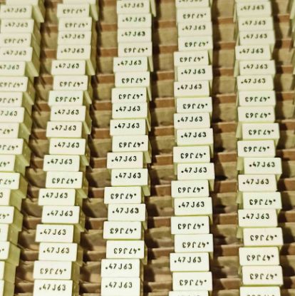 R82DC3470DQ60J 470NF 63V 5 0.05 KEMET POLYESTER KONDANSATÖR resmi