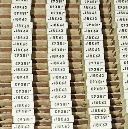 RSBDC3180DQ10K 180NF 63V 5 0.1 KEMET POLYESTER KONDANSATÖR resmi