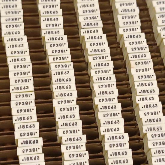 R82DC3180DQ60K 180NF 63V 5 0.1 KEMET POLYESTER KONDANSATÖR resmi