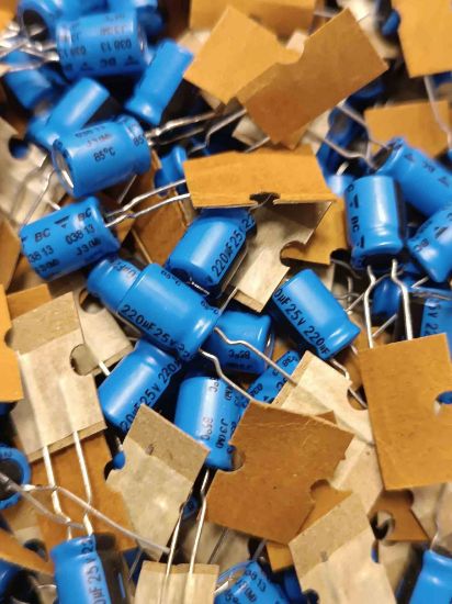 220MF 25V 8x11 BC ELKO KONDANSATÖR resmi