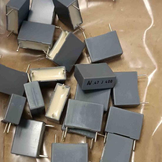 R60MI3470AA40J 470NF 400V 15mm 0.05 KEMET POLYESTER KONDANSATÖR resmi