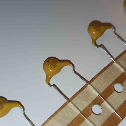 VY1471M-Y1500-X1760 470PF VISHAY SERAMİK KONDANSATÖR resmi