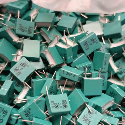 F881KH222M300C 2.2NF 300VAC 7.5 0.2 KEMET POLYESTER KONDANSATÖR resmi