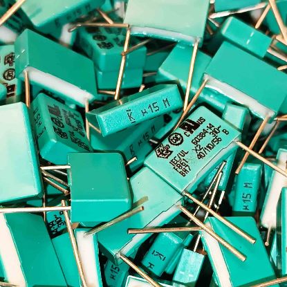 F861BC154M310A 150NF 310VAC 15 0.2 KEMET POLYESTER KONDANSATÖR resmi