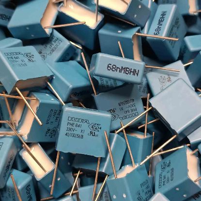 PHE841EB5680MR17 68NF 330VAC 15 0.2 KEMET POLYESTER KONDANSATÖR resmi