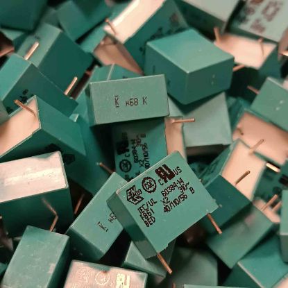 F861BS684K310C 680NF 310VAC 15 0.1 KEMET POLYESTER KONDANSATÖR resmi