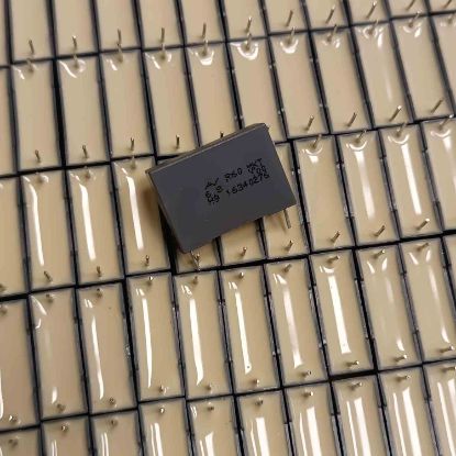 R60EN4680AA30K 6.8MF 100V 22.5 0.1 KEMET POLYESTER KONDANSATÖR resmi