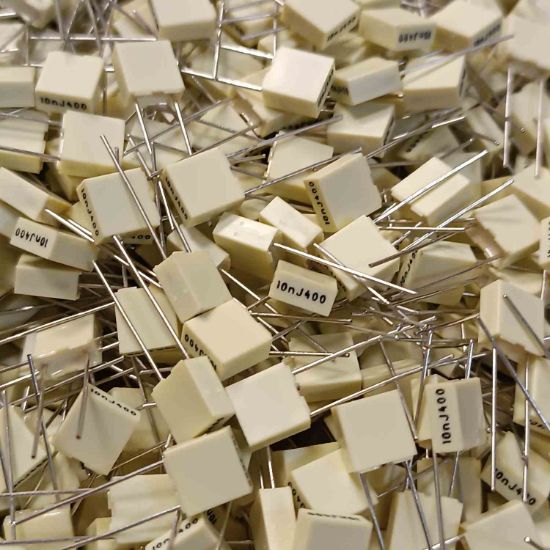 R82MC2100Z350J 10NF 400V 5 0.05 KEMET POLYESTER KONDANSATÖR resmi