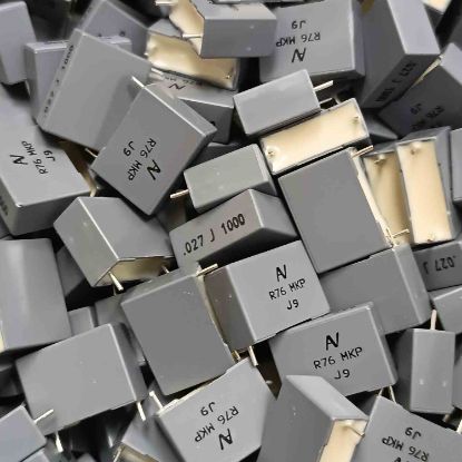 R76QI2270JH40J 27NF 1000V 15 0.05 KEMET POLYESTER KONDANSATÖR resmi