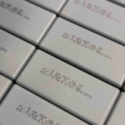 R46KW468000P0M V801 6.8MF 275VAC 37.5 KEMET POLYESTER KONDANSATÖR resmi