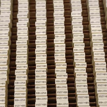 R82IC2680DQ60J 68NF 250V 5 0.05 KEMET POLYESTER KONDANSATÖR resmi