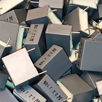 R60EI4220AA30J 2.2MF 100V 15 0.05 KEMET POLYESTER KONDANSATÖR resmi