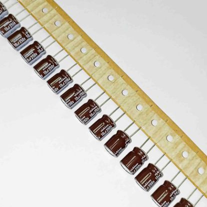 UPB2E100MPDBNETD 10MF 250V 10x13 105 NICHICON ELKO KONDANSATÖR resmi