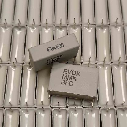 MMK27.5 474J630F11L4 TRAY 470NF 630V 27.5 0.05 KEMET POLYESTER KONDANSATÖR resmi