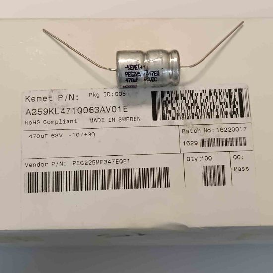 PEG225MF347EQE1 470MF 63V KEMET AXIYEL KONDANSATÖR resmi