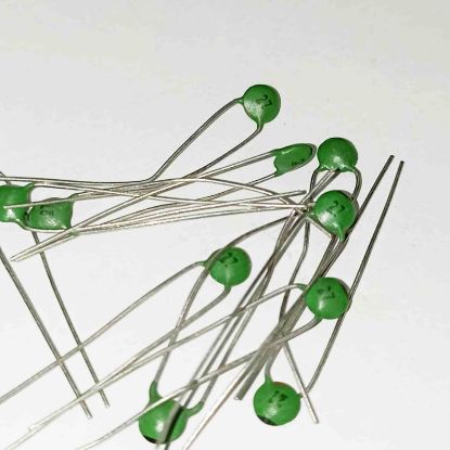 27PF 50V  2.5mm SERAMİK KONDANSATÖR resmi