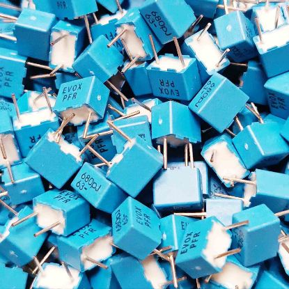 PFR5 681J63J11L4 BULK 680PF 63V 5 0.05 KEMET POLYESTER KONDANSATÖR resmi