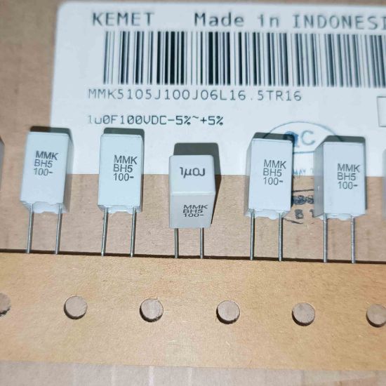 MMK5105J100J06L16.5TR16 1MF 100V 5 0.05 KEMET POLYESTER KONDANSATÖR resmi