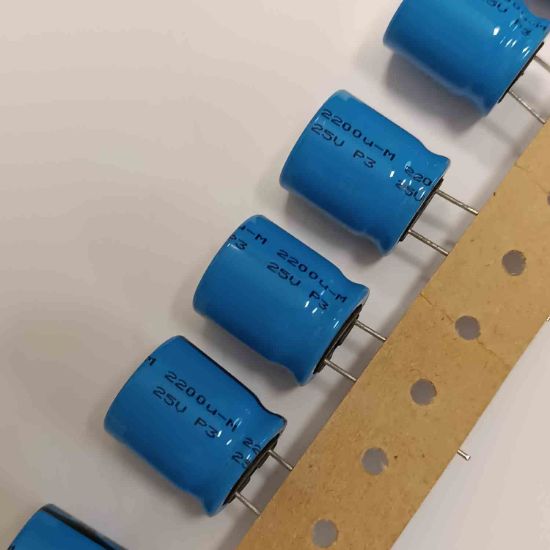 2222 136 96223 2200MF 25V 18x20 105 BC ELKO KONDANSATÖR resmi