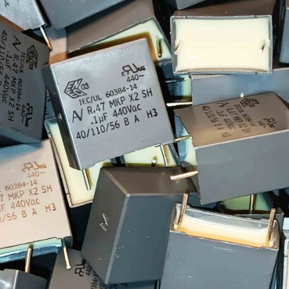 R474I31000001M 100NF 440VAC 15 20%|R.47 KEMET POLYESTER KONDANSATÖR resmi