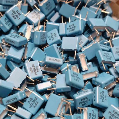 PHE450HK4680JR05 6.8NF 250V 7.5 0.05 KEMET POLYESTER KONDANSATÖR resmi