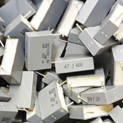 R76MI2470SE00J 47NF 400V 15mm 0.05 KEMET POLYESTER KONDANSATÖR resmi