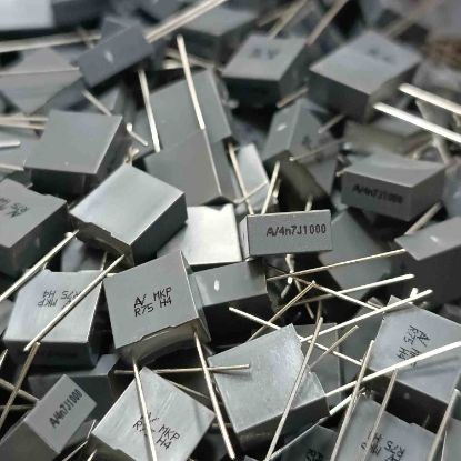 R75QD1470Z330J 4.7NF 1000V 7.5 0.05 KEMET POLYESTER KONDANSATÖR resmi