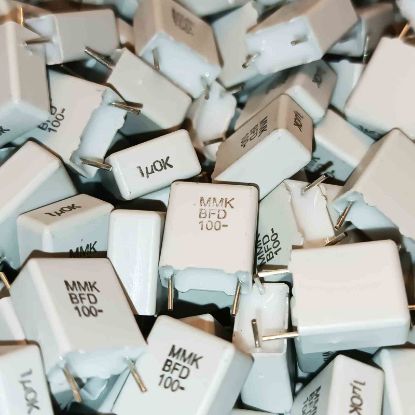 MMK7.5 105K100K04L3.5M BU 1MF 100V 7.5 0.1 KEMET POLYESTER KONDANSATÖR resmi