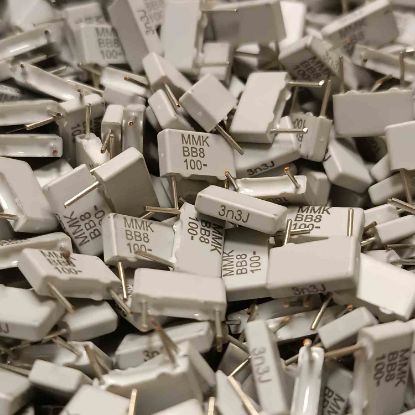 MMK7.5 332J100K00L4 BULK 3.3NF 100V 7.5 0.05 KEMET POLYESTER KONDANSATÖR resmi