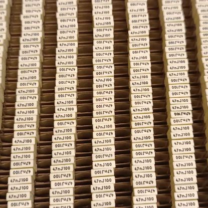 R82EC2470DQ60J 15NF 100V 5 0.05 KEMET POLYESTER KONDANSATÖR resmi