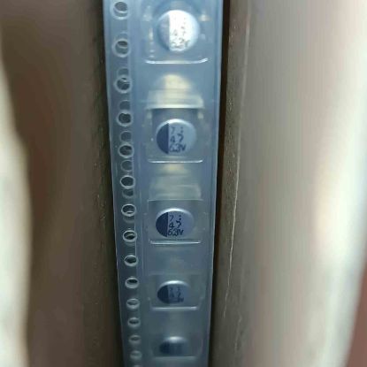 RVS-6V470MU-R 47MF 6.3V 5x5.3 ELNA SMD KONDANSATÖR resmi