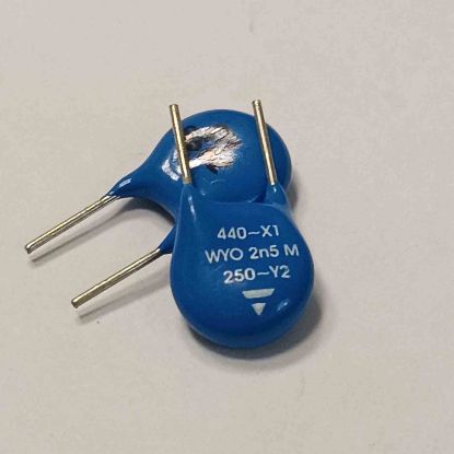 440-X1 WYO 2N5 M 250-Y2 2.5NF 440X1 5mm D.TİPİ POLYESTER KONDANSATÖR resmi