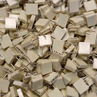 R82EC3100JE70K 100NF 100V 5 0.1 KEMET POLYESTER KONDANSATÖR resmi