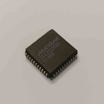 ICL7117CQH PLCC MAXIM  ENTEGRELER resmi